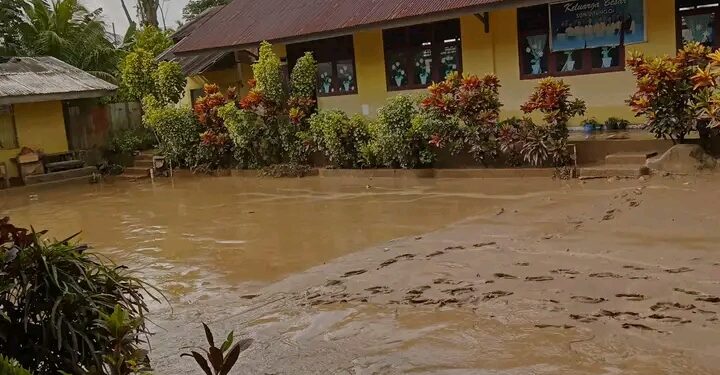 SDN 2 Tungoi Terendam Banjir,Bantuan Pembersihan Diperlukan Segera