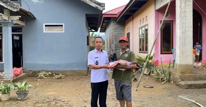 Pemerintah Desa Tungoi Satu Salurkan Bantuan Bagi Warga Terdampak Banjir