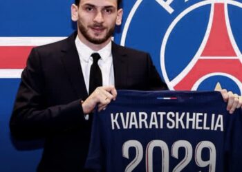 RESMI: Khvicha Kvaratskhelia Bergabung dengan Paris Saint-Germain