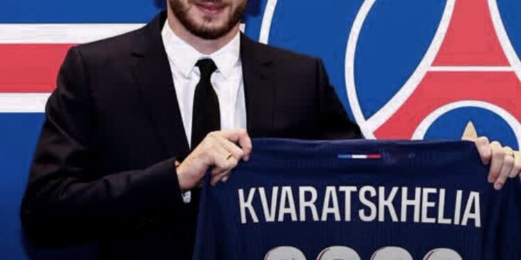 RESMI: Khvicha Kvaratskhelia Bergabung dengan Paris Saint-Germain