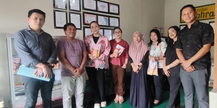 Wakil Ketua DPRD Sulut Tidak Mau Kalah dengan Komisi II, Ikut Kunjungi Rumah Kripik Azzahra