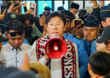Ratusan Suporter Antar Shin Tae-yong Pulang ke Korea Selatan