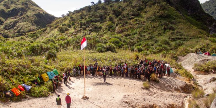 Merah Putih Berkibar di Gunung Ambang, Perayaan Kemerdekaan RI Sukses di Gelar Aliansi Pecinta Alam se-BMR