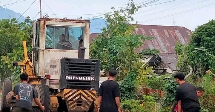 Masyarakat Tungoi Satu Syukuri Perbaikan Jalan Raya yang Lama Dinantikan
