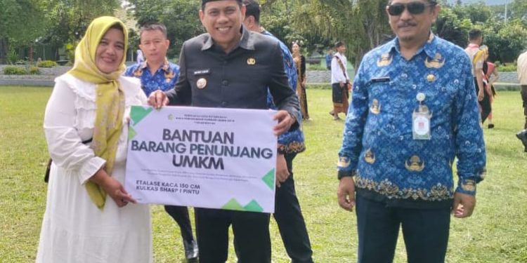 Wali Kota dan Wawali Serahkan Bantuan ke 60 Pelaku UMKM, Dorong Ekonomi Naik Kelas