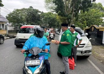 Ansor Kotamobagu Tebar Berkah Ramadhan, Ratusan Takjil Dibagikan di Pusat Kota