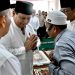 Hangat di Tengah Duka: Prabowo Sholat Id Bersama Warga Terdampak Banjir