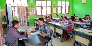 Dorong Kualitas Pendidikan, Kepala Sekolah SDN 3 Moyag Supervisi Kelas 5