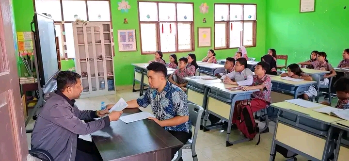Dorong Kualitas Pendidikan, Kepala Sekolah SDN 3 Moyag Supervisi Kelas 5