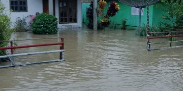 Banjir Rendam Desa Tungoi Bersatu, Warga Cemas Air Sungai Terus Naik