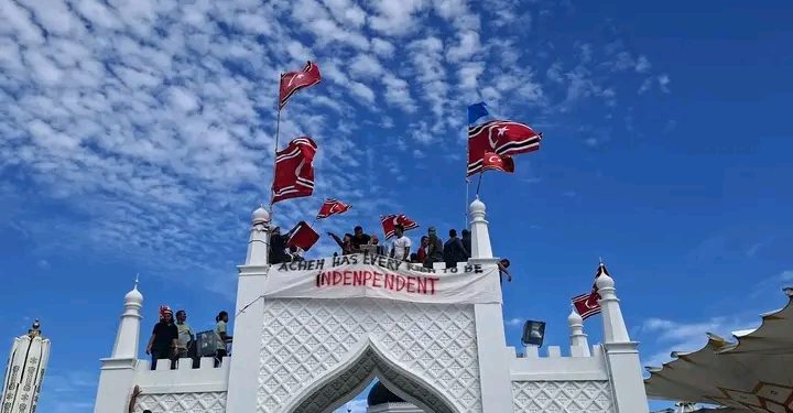 Aceh Memanas! Lambang Garuda Dilecehkan, Merah Putih Diturunkan dan Diganti Bendera Bulan Bintang