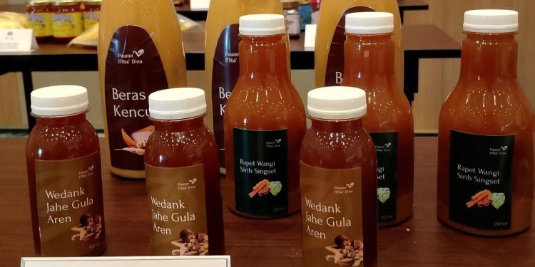 Ditengah Gempuran Minuman Kekinian, Dina Munawaroh Memilih Merawat Warisan Leluhur Lewat Empon-Empon