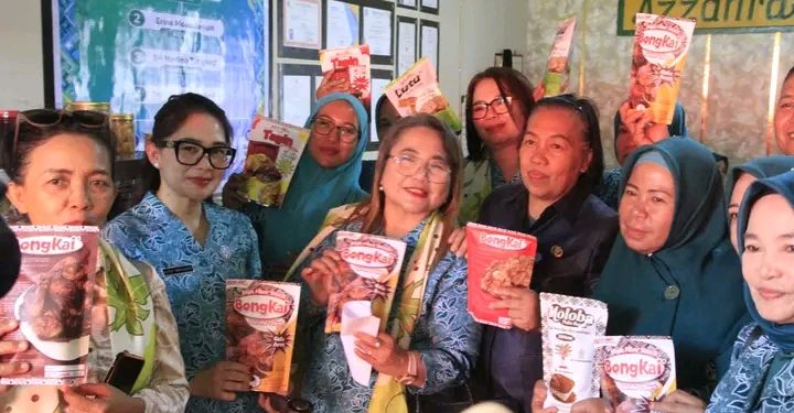 Wakili Kotamobagu di Lomba UP2K Tingkat Provinsi Sulut, Keripik Azzahra Jadi Salah Satu Usaha yang Dinilai